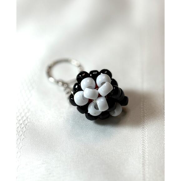Beaded Pokémon Ball Keychain Charm Made with Pony Beads vn - Picture 1 of 2